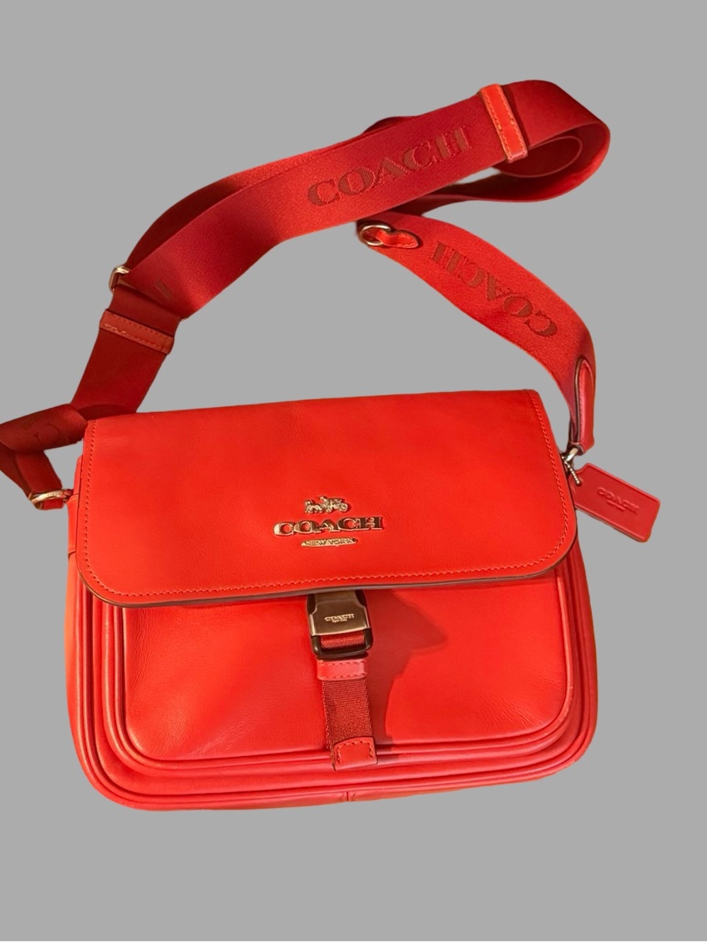 Coach Pace Messenger Bag in Miami Red – Smooth Leather Crossbody